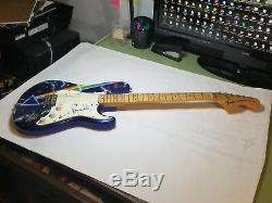BEAUTIFUL PINK FLOYD ROGER WATERS SIGNED STRATOCASTER guitar COA