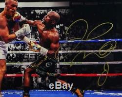 Floyd Mayweather Autographed 16x20 vs Conor McGregor Photo- JSA Auth Gold