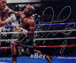 Floyd Mayweather Autographed 16x20 vs Conor McGregor Photo- JSA Auth Silver