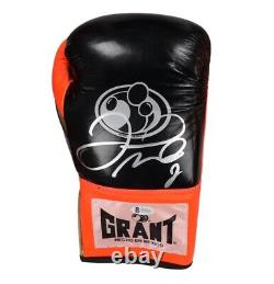 Floyd Mayweather Jr. Signed Grant Boxing Glove (Beckett)