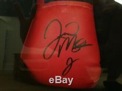 Floyd Mayweather Signed Boxing Glove in Premium Frame/Montage