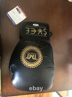 Floyd mayweather signed glove With PSA/DNA certificate Of Authenticity