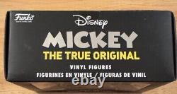 Floyd norman, signed Autographed, Mickey Vinyl Figure 90, With Mickey, JSA