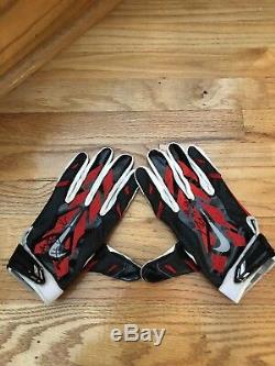 Leonard Floyd Game Worn Autographed Football Gloves Size XXL. (EXTREMELY Rare)