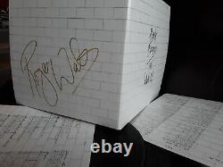 Roger Waters Signed - (Photo Proof) - PINK FLOYD - THE WALL
